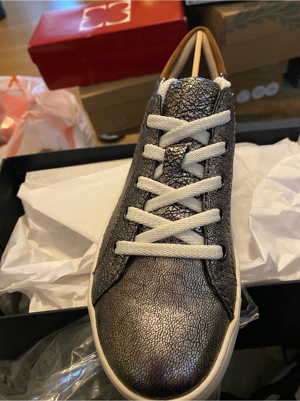 NWOT Morrison style silver crackle size 7 tennis shoes - naturalizer brand
